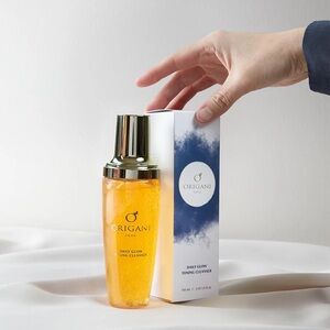 Daily Glow Toning Cleanser - Gold